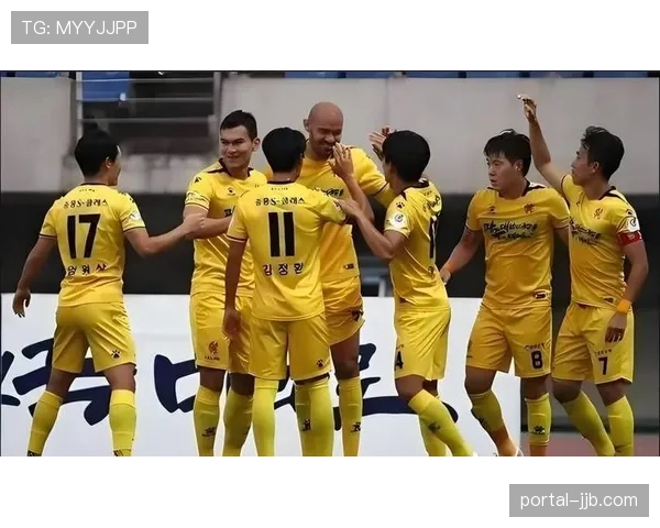 蔚山主场强势击败光州卢德维格松李青龙破门稳居榜首 蔚山主场强势击败光州卢德维格松李青龙破门稳居榜首